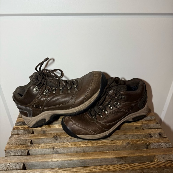 New Balance 978 Goretex Waterproof Trail Hiking Boots. Casual walking shoes. 9.5 - Picture 1 of 8
